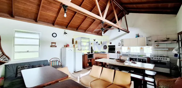 Fazenda / Sítio / Chácara com 3 Quartos à venda, 200m² no Jardim Paulista, Campina Grande do Sul