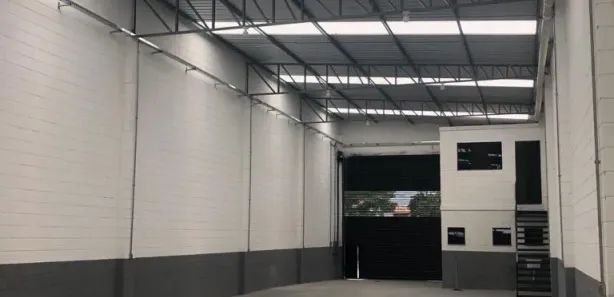 Galpão / Depósito / Armazém para alugar, 300m² no Vila Varela, Poá