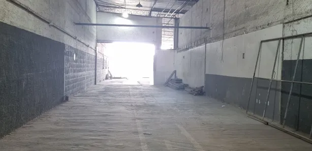 Galpão / Depósito / Armazém para alugar, 700m² no Riviera Fluminense, Macaé