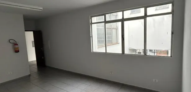 Conjunto Comercial / Sala com 2 Quartos para alugar, 26m² no Zona 02, Maringá