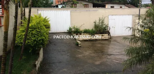 Casa com 8 Quartos à venda, 250m² no , Caeté