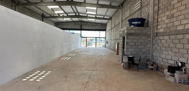 Galpão / Depósito / Armazém para alugar, 100m² no Arembepe (Abrantes), Camaçari