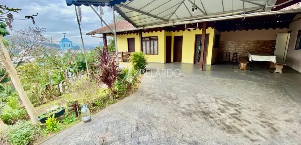 Casa com 3 Quartos para alugar, 219m² no Água Verde, Blumenau