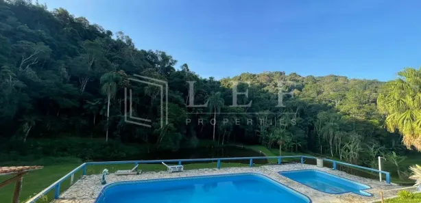 Fazenda / Sítio / Chácara com 3 Quartos à venda, 12m² no Centro, São Lourenço da Serra
