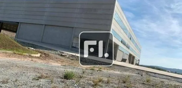 Galpão / Depósito / Armazém para venda ou aluguel, 7260m² no Mombaça, São Roque