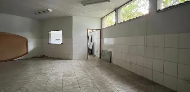 Galpão / Depósito / Armazém para venda ou aluguel, 2800m² no Barra do Imbuí, Teresópolis