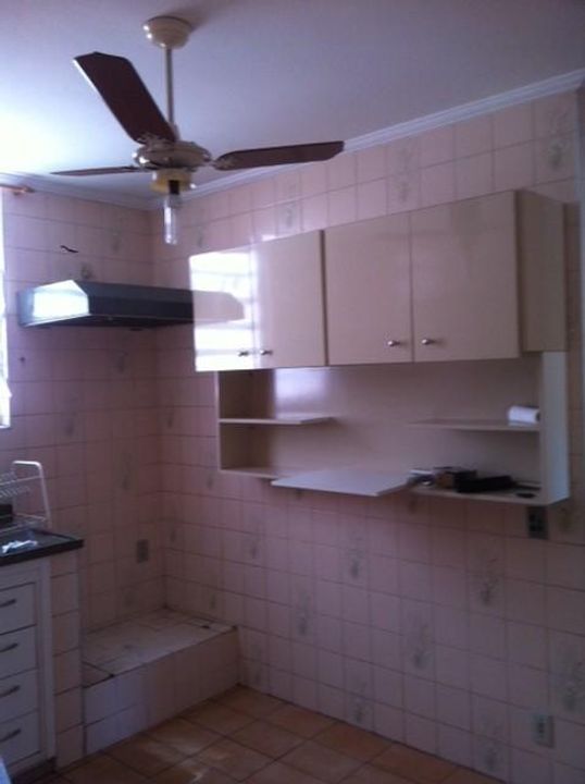 Casa à venda com 2 quartos, 60m² - Foto 1