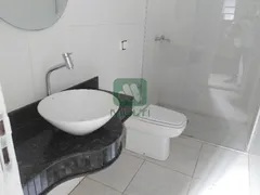 Casa com 5 Quartos para alugar, 156m² no Saraiva, Uberlândia - Foto 14