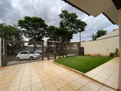 Casa com 4 Quartos à venda, 260m² no Parque Residencial Cidade Nova, Maringá - Foto 2