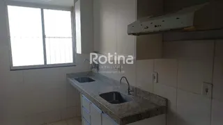 Apartamento com 2 Quartos para alugar, 50m² no Mansorur, Uberlândia - Foto 3
