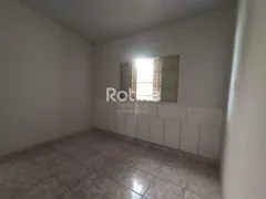 Casa com 2 Quartos para alugar, 60m² no Jardim Patrícia, Uberlândia - Foto 4