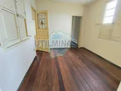 Casa com 2 Quartos para alugar, 140m² no Sagrada Família, Belo Horizonte - Foto 1