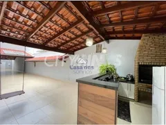 Casa com 3 Quartos à venda, 237m² no Umuarama, Uberlândia - Foto 13