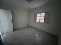 Casa Comercial para alugar, 169m² no Saraiva, Uberlândia - Foto 6