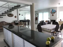 Casa com 7 Quartos para alugar, 200m² no Praia do Estaleiro, Balneário Camboriú - Foto 2