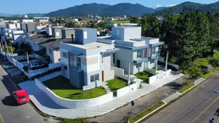 Casa de Condomínio com 3 Quartos à venda, 141m² no Campeche, Florianópolis - Foto 1