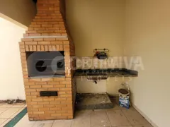 Casa com 3 Quartos à venda, 160m² no Vigilato Pereira, Uberlândia - Foto 7