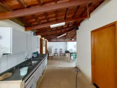 Casa com 3 Quartos para alugar, 250m² no Nossa Senhora Aparecida, Uberlândia - Foto 16