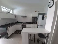 Casa com 3 Quartos para alugar, 190m² no Centro, Taubaté - Foto 8