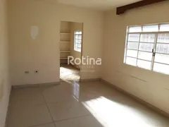 Casa com 4 Quartos para alugar, 300m² no Custódio Pereira, Uberlândia - Foto 2