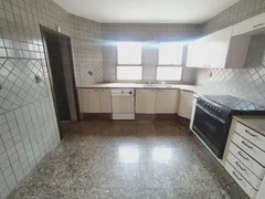 Sobrado com 4 Quartos para alugar, 425m² no Vigilato Pereira, Uberlândia - Foto 12