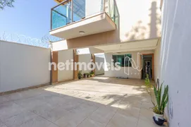 Casa com 3 Quartos à venda, 260m² no Cabral, Contagem - Foto 1