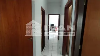 Casa com 3 Quartos à venda, 199m² no Cidade Jardim, Uberlândia - Foto 9