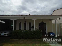 Casa com 3 Quartos à venda, 180m² no Umuarama, Uberlândia - Foto 2