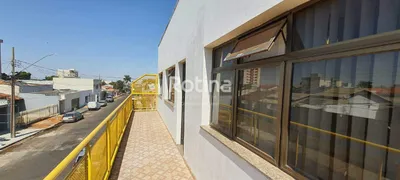 Casa com 3 Quartos à venda, 233m² no Segismundo Pereira, Uberlândia - Foto 1