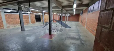 Galpão / Depósito / Armazém para alugar, 750m² no Quitandinha, Petrópolis - Foto 2