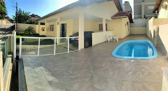 Casa com 4 Quartos para alugar, 200m² no Praia de Bombas, Bombinhas - Foto 1