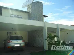 Casa com 4 Quartos à venda, 256m² no Umuarama, Uberlândia - Foto 2