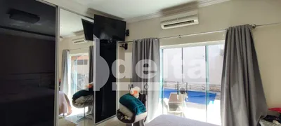 Casa com 3 Quartos à venda, 230m² no Segismundo Pereira, Uberlândia - Foto 4