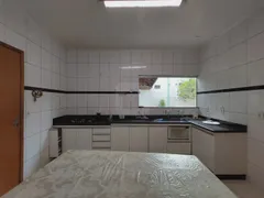 Casa com 3 Quartos para alugar, 250m² no Nossa Senhora Aparecida, Uberlândia - Foto 5