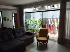 Casa com 3 Quartos à venda, 230m² no Saraiva, Uberlândia - Foto 2