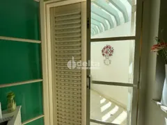 Casa com 3 Quartos à venda, 250m² no Umuarama, Uberlândia - Foto 13