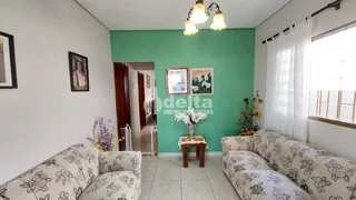 Casa com 3 Quartos à venda, 161m² no Marta Helena, Uberlândia - Foto 7