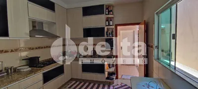 Casa com 3 Quartos à venda, 230m² no Segismundo Pereira, Uberlândia - Foto 9