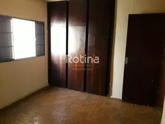 Casa com 4 Quartos para alugar, 300m² no Custódio Pereira, Uberlândia - Foto 9