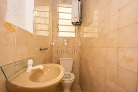 Casa com 4 Quartos para alugar, 225m² no Rio Branco, Porto Alegre - Foto 10