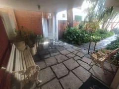 Casa com 5 Quartos para alugar, 400m² no Centro, Uberlândia - Foto 30