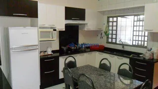 Casa com 3 Quartos à venda, 200m² no Jatobá, Londrina - Foto 6