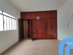 Casa com 3 Quartos para alugar, 132m² no Jardim América, Goiânia - Foto 10