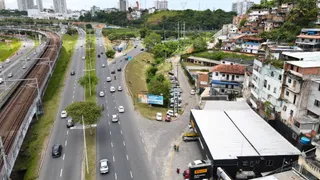 Galpão / Depósito / Armazém com 4 Quartos para venda ou aluguel, 2000m² no Brotas, Salvador - Foto 1