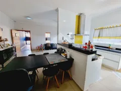 Casa com 3 Quartos à venda, 219m² no Monte Belo, Taubaté - Foto 8