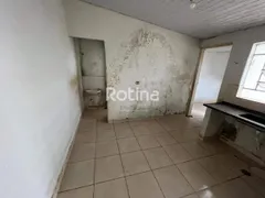 Casa com 2 Quartos para alugar, 45m² no Nossa Senhora Aparecida, Uberlândia - Foto 7