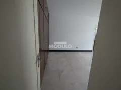 Casa com 4 Quartos para alugar, 220m² no Osvaldo Rezende, Uberlândia - Foto 25