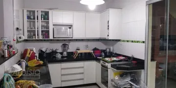 Casa com 3 Quartos à venda, 250m² no Independencia, Taubaté - Foto 2