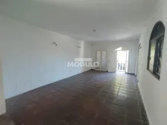 Casa com 3 Quartos para alugar, 180m² no Osvaldo Rezende, Uberlândia - Foto 2