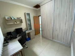 Casa com 4 Quartos à venda, 270m² no Cabral, Contagem - Foto 12